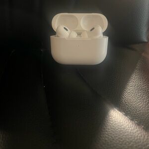 Apple White Earbud Headphones with Charging Case